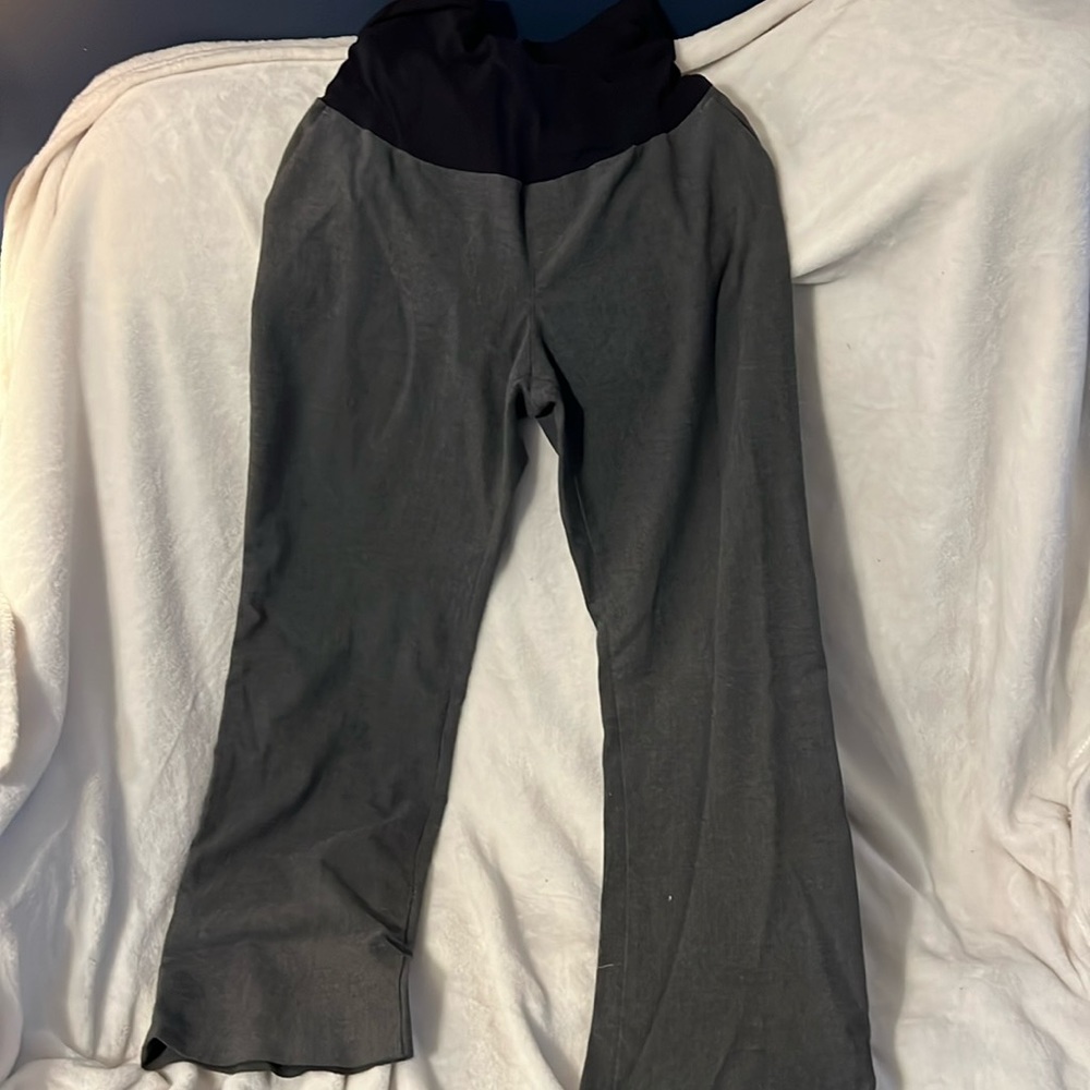 Nice maternity dress pant, fits wonderfully and very comfortable